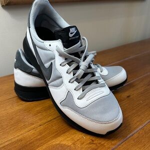 Nike Men's Gray and Black Retro Trainer Sneakers